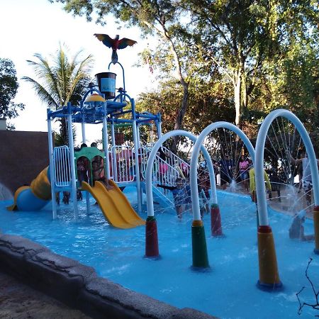 Aldeia Do Lago C204- Com Cozinha , Churrasqueira E Bebidas Liberadas No Parque Aquatico, Internet Banda Larga, Ponto Recarga De Carro Eletrico Caldas Novas Ngoại thất bức ảnh